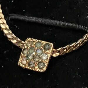 Elegant Gold Necklace with Green Accents with a gift jewelry box 📦